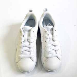 Adidas kids unisex white/cream color sneakers NEW